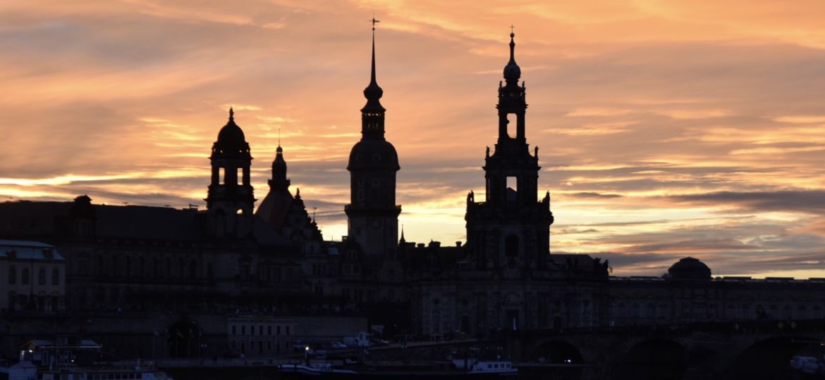 Hofkirche Dresden im Abendlicht