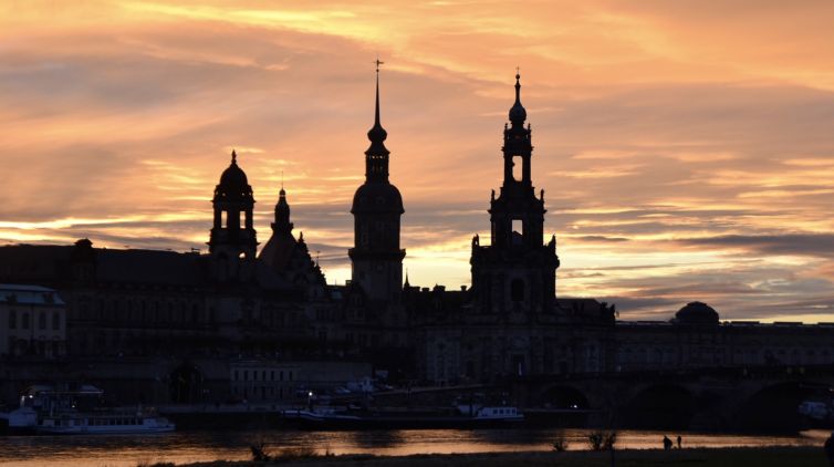 Hofkirche Dresden im Abendlicht