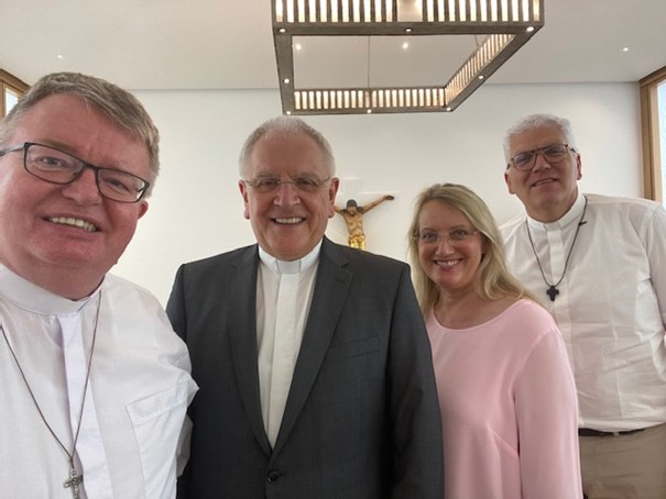 Besuch bei Bischof Timmerevers